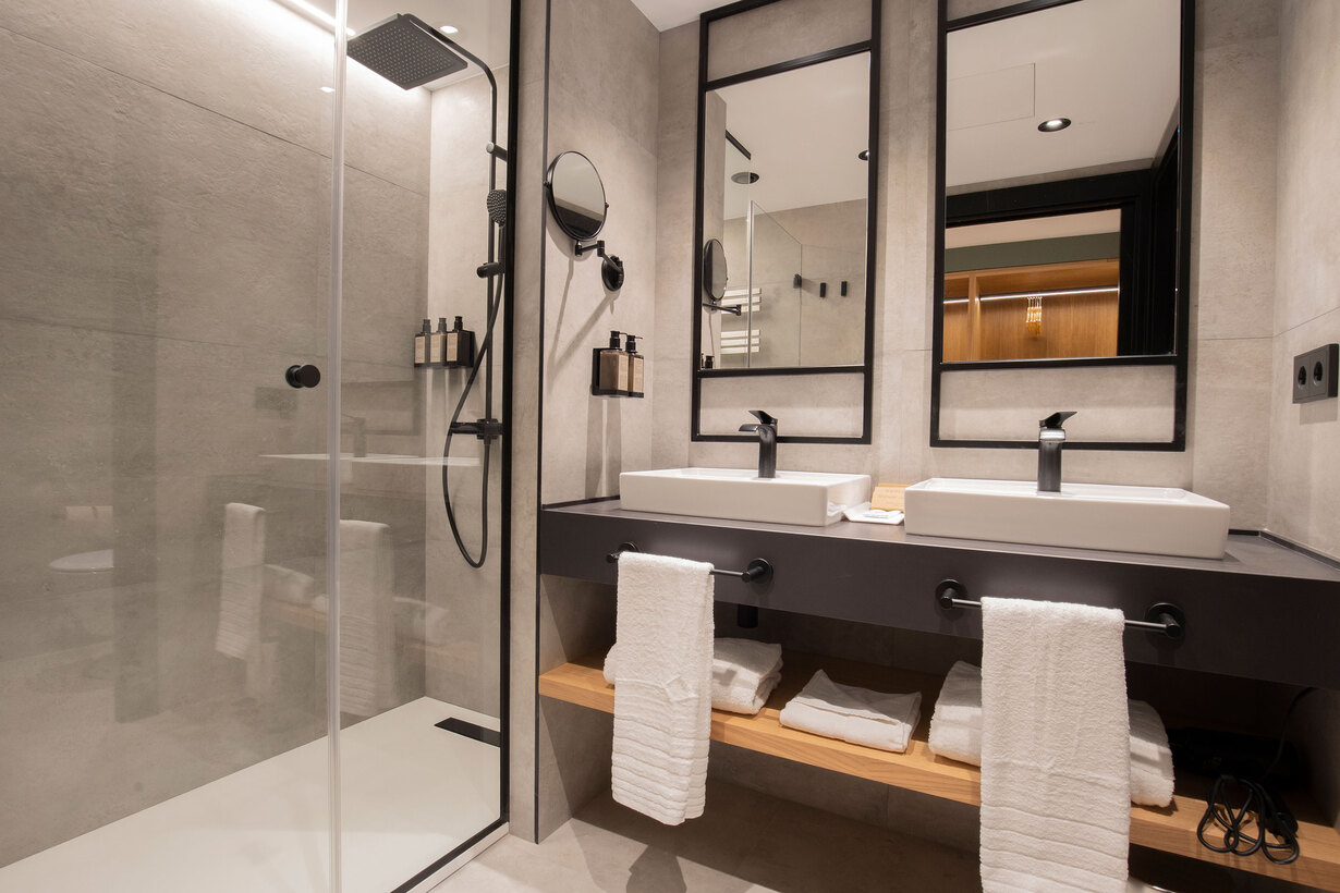 Hotel-Piolets-Soldeu-Centre-Bathroom-02
