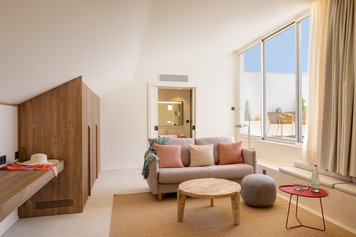 Royal_Pool_Penthouse_lowres-1